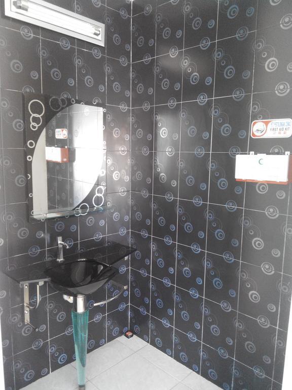 Formula One Bed And Breakfast F1 Sepang Klia Klia2 Kuala Lumpur International Airport Transit Nilai Exterior photo