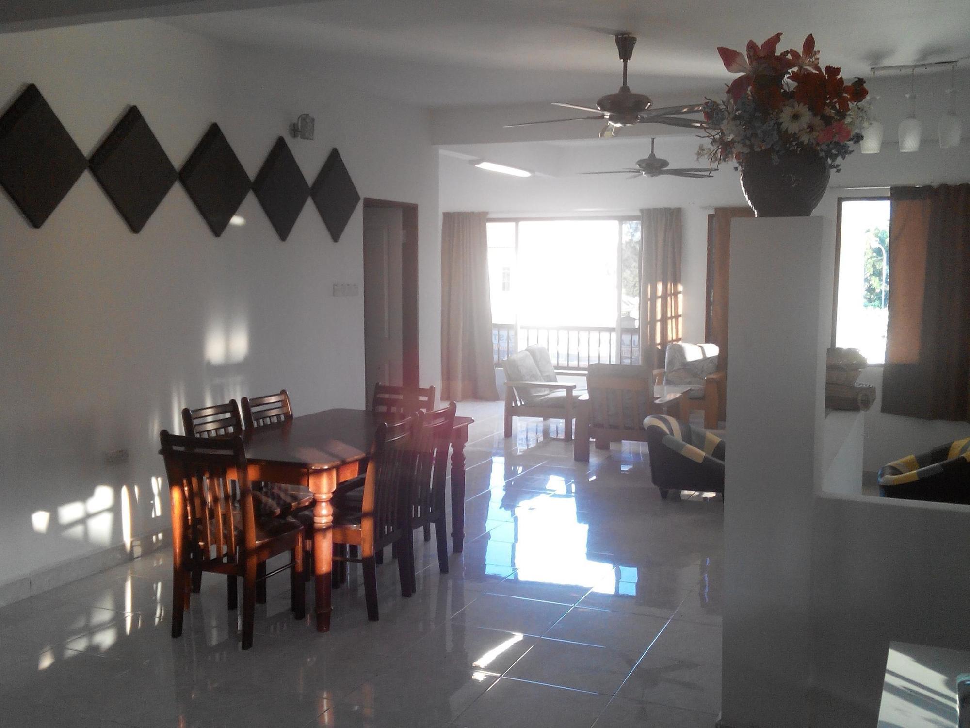 Formula One Bed And Breakfast F1 Sepang Klia Klia2 Kuala Lumpur International Airport Transit Nilai Exterior photo